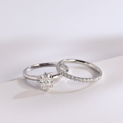 Entracingly Oval Cut Diamond Engagement Ring