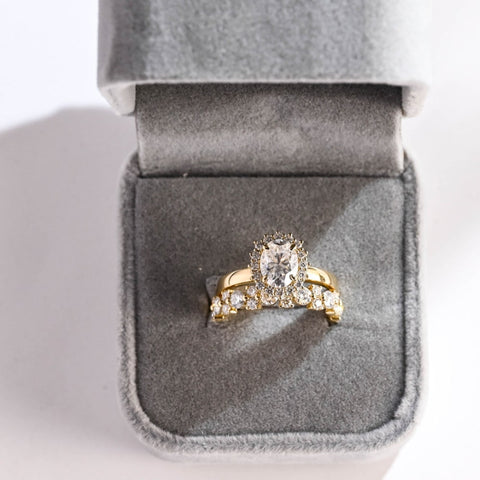 Trefle Oval Cut Diamond Anniversary Ring