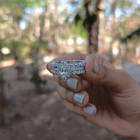 Sparkly Oval Cut Diamond Wedding Ring