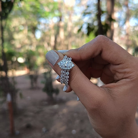 Sparkly Oval Cut Diamond Wedding Ring