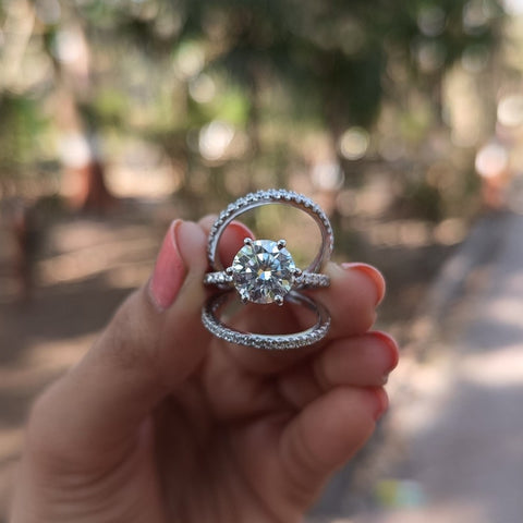 Lucid Round Cut Diamond Anniversary Ring