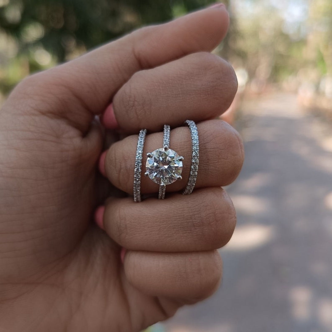 Lucid Round Cut Diamond Anniversary Ring