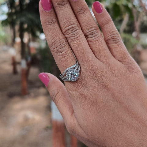 Spectacularly Round Cut Diamond Handmade Ring