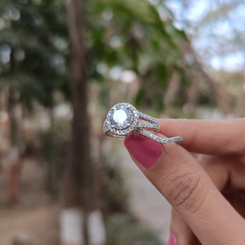 Spectacularly Round Cut Diamond Handmade Ring