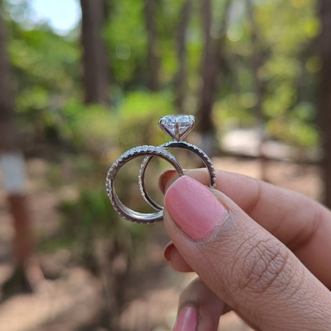 Circean Round Cut Diamond Anniversary Ring