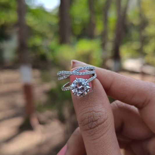 Circean Round Cut Diamond Anniversary Ring