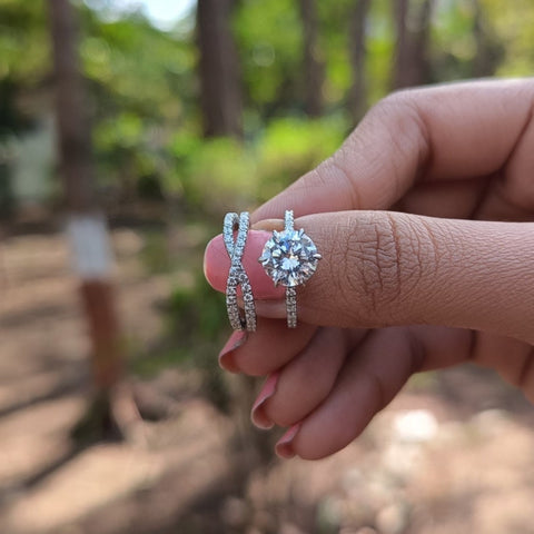 Circean Round Cut Diamond Anniversary Ring