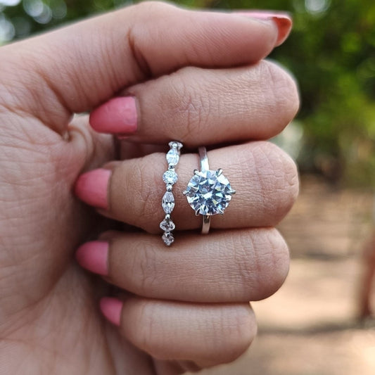 Jaunty Round Cut Diamond Handmade Ring