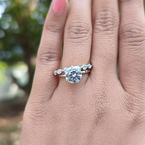 Jaunty Round Cut Diamond Handmade Ring