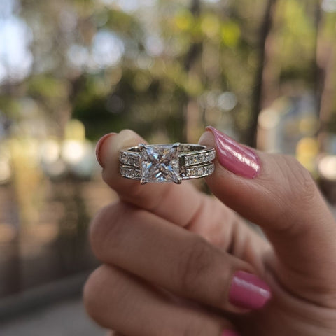 Valuable Princess Cut Diamond Anniversary Ring