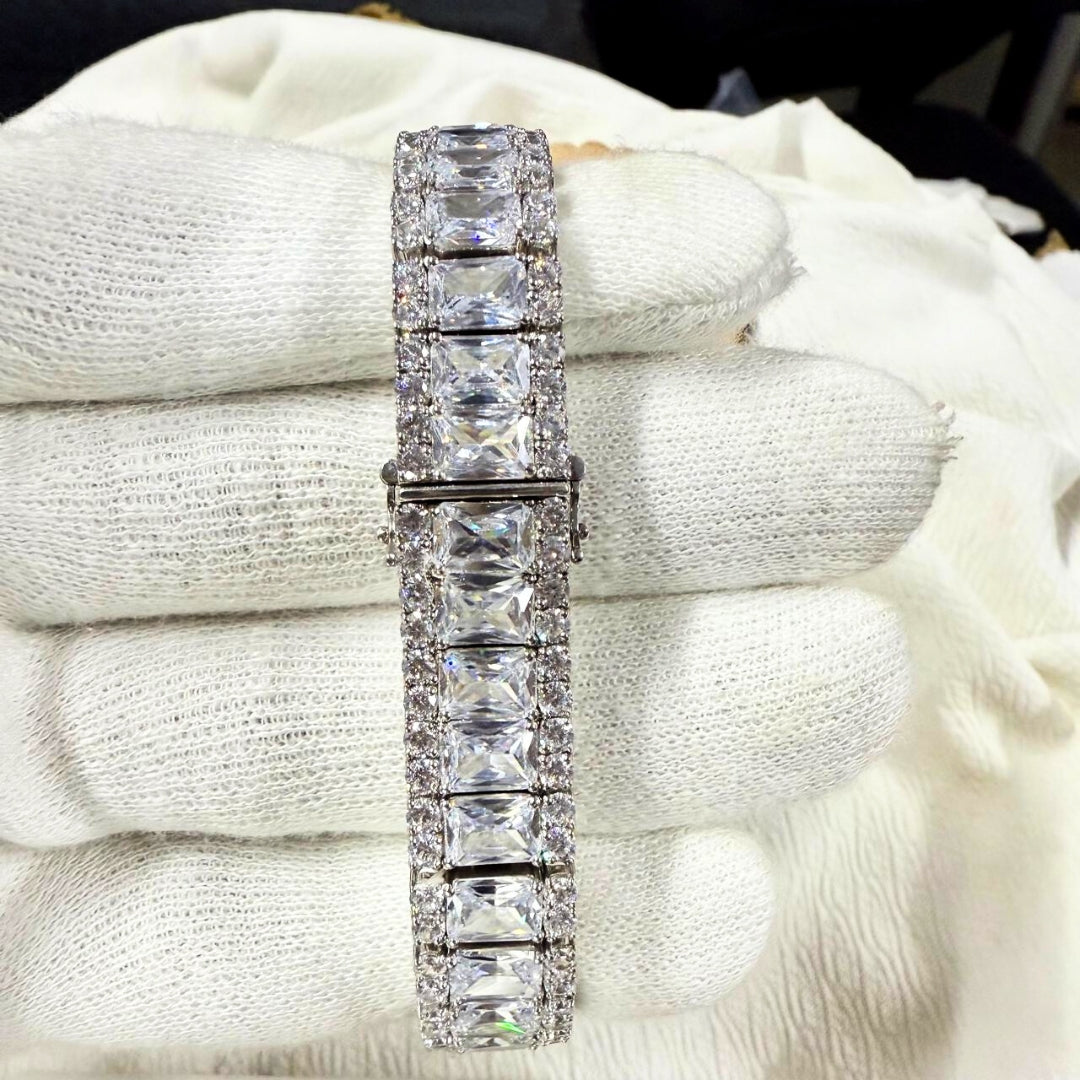 Exquisite Diamond Bracelet with Radiant and Round Cut Stones