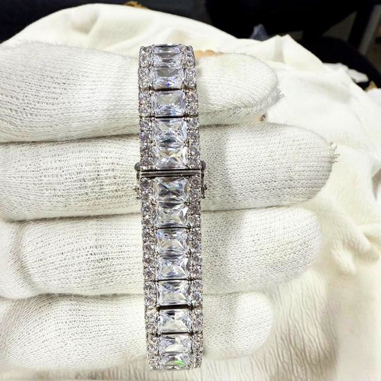 Exquisite Diamond Bracelet with Radiant and Round Cut Stones