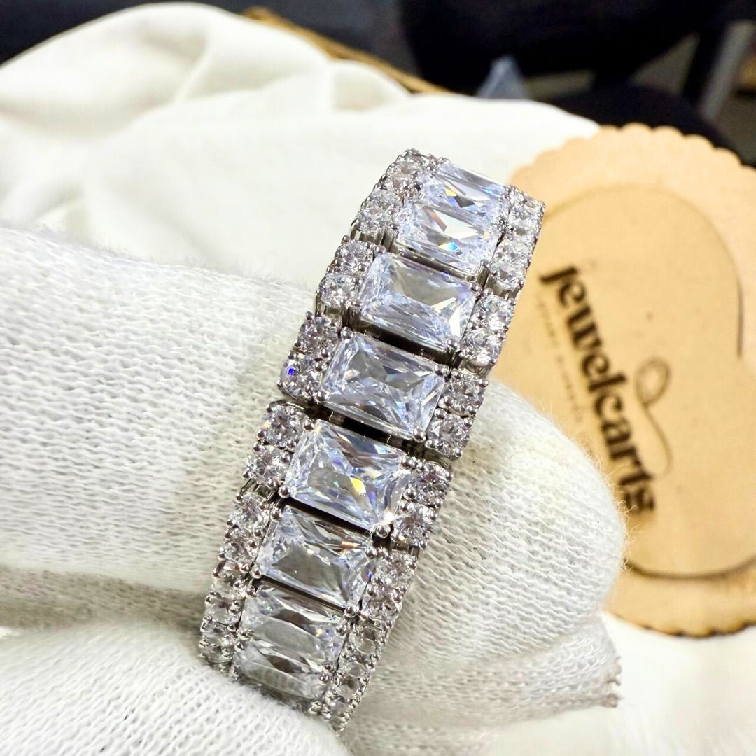 Exquisite Diamond Bracelet with Radiant and Round Cut Stones