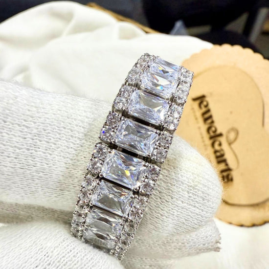 Exquisite Diamond Bracelet with Radiant and Round Cut Stones