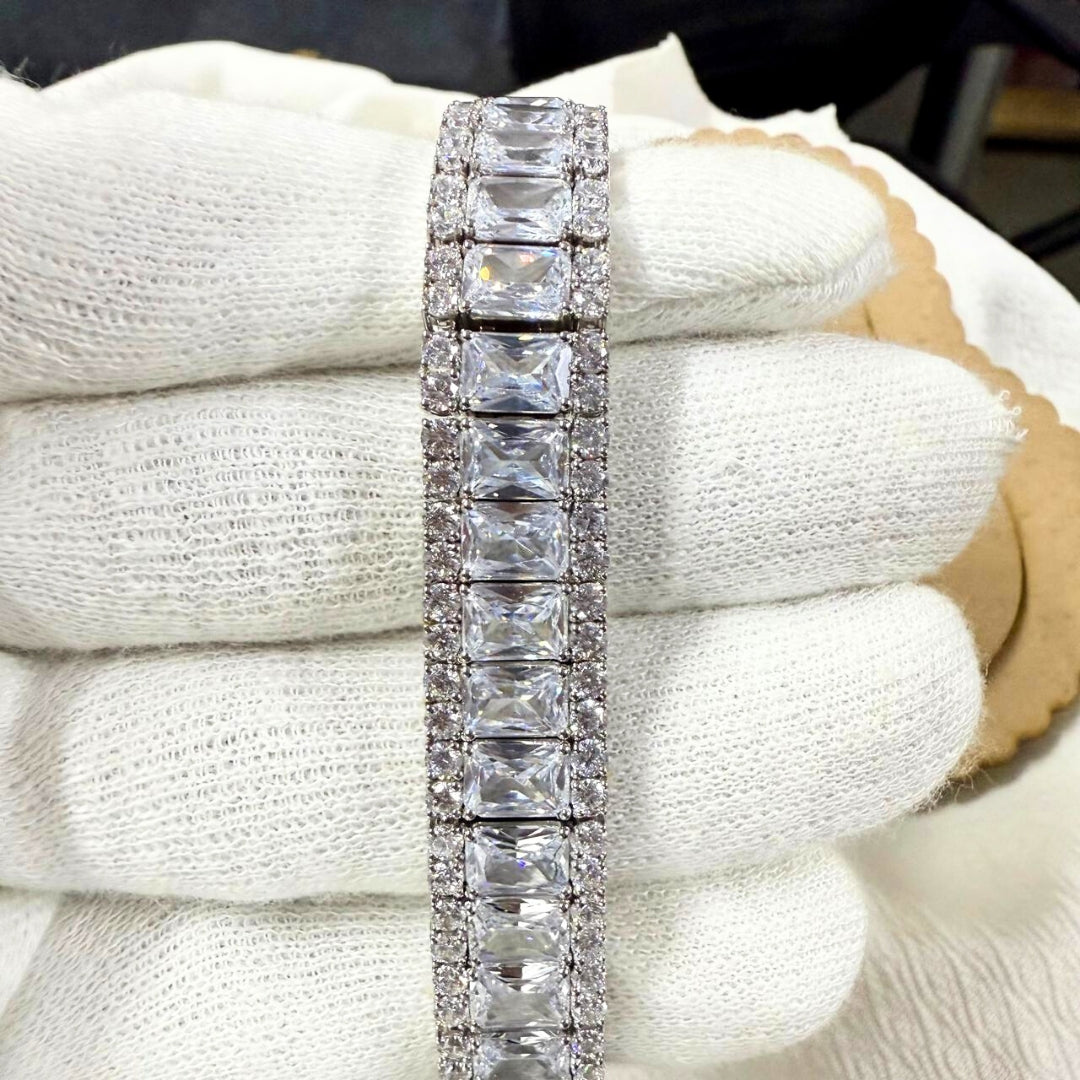 Exquisite Diamond Bracelet with Radiant and Round Cut Stones