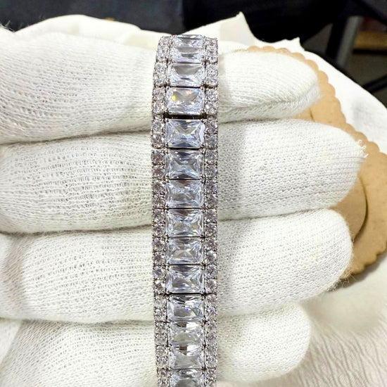 Exquisite Diamond Bracelet with Radiant and Round Cut Stones