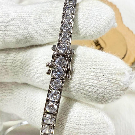 Round Diamond Bracelet for Modern Elegance