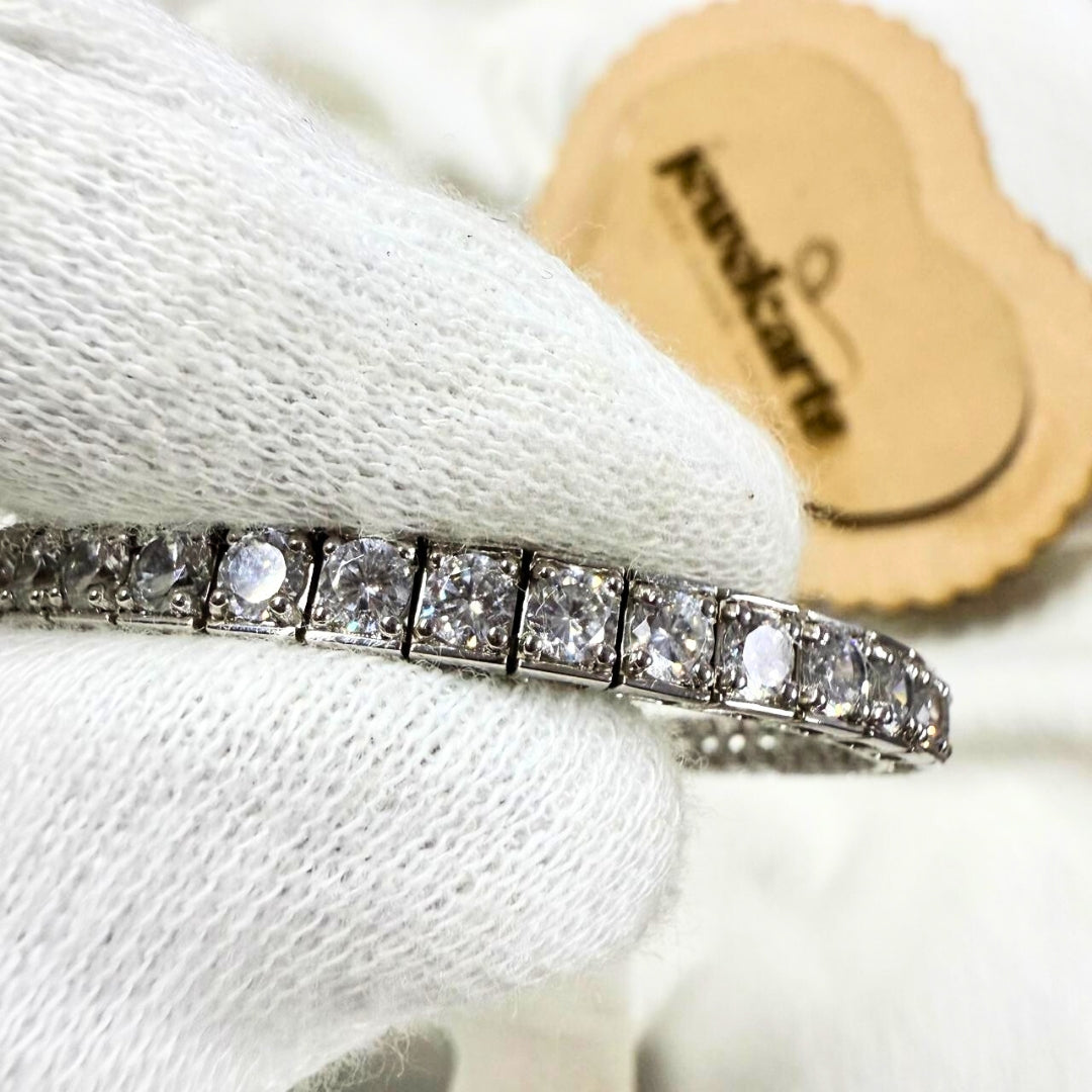 Round Diamond Bracelet for Modern Elegance