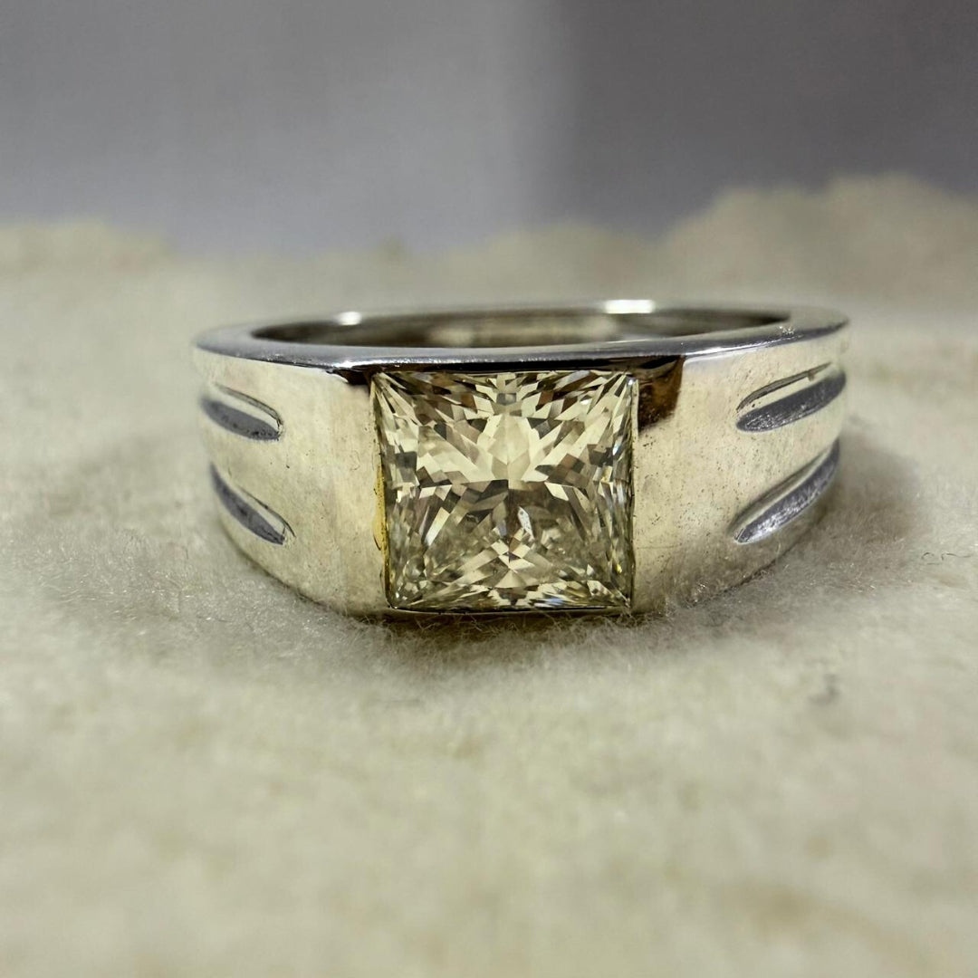 Unique Bold & Elegant Men’s Diamond Ring