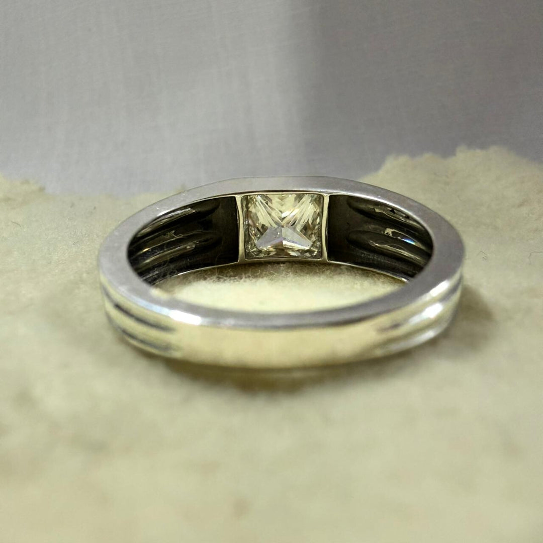 Unique Bold & Elegant Men’s Diamond Ring