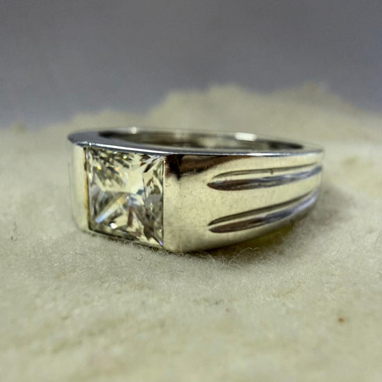 Unique Bold & Elegant Men’s Diamond Ring