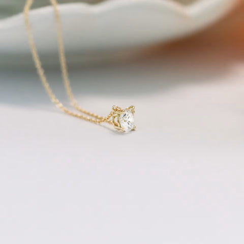 Fastidious Round Cut Diamond Necklace