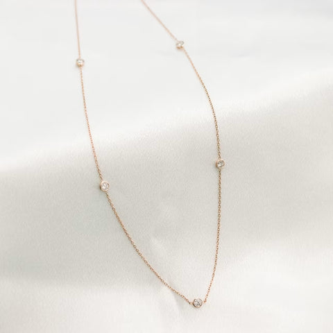 Glossiness Round Cut Diamond Necklace