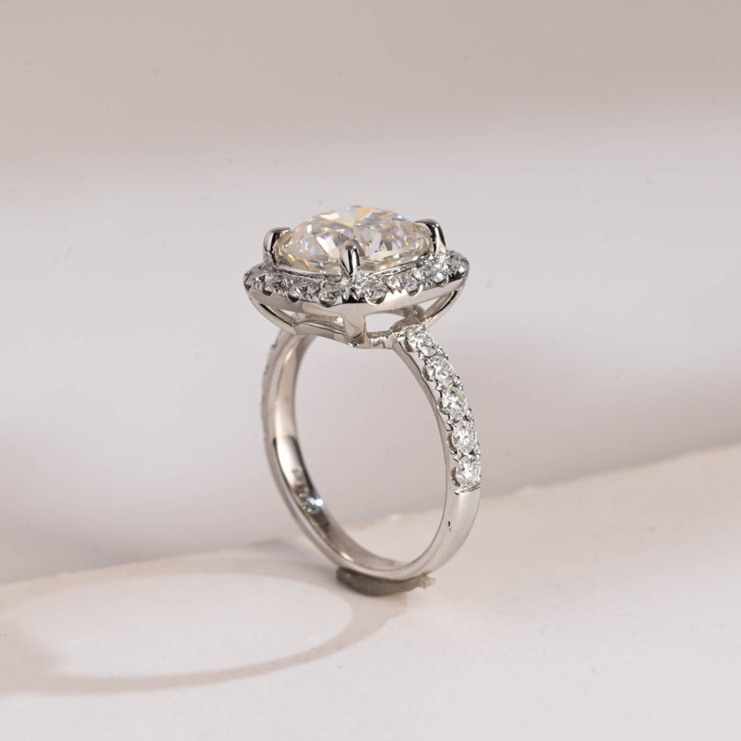 Impressive Cushion Cut Diamond Engagement Ring