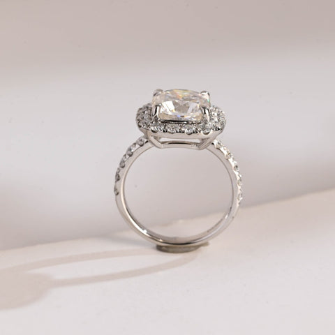 Impressive Cushion Cut Diamond Engagement Ring