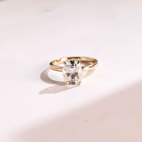 Flickaing Cushion Cut Diamond Wedding Ring