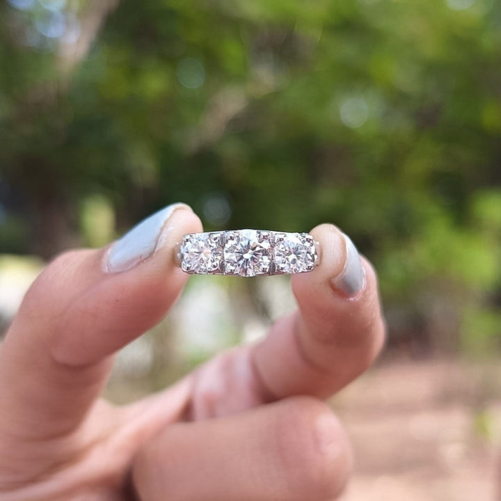 Onliest Round Cut Diamond Engagement Ring