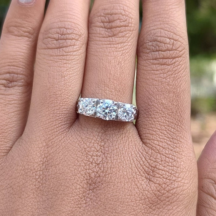 Onliest Round Cut Diamond Engagement Ring