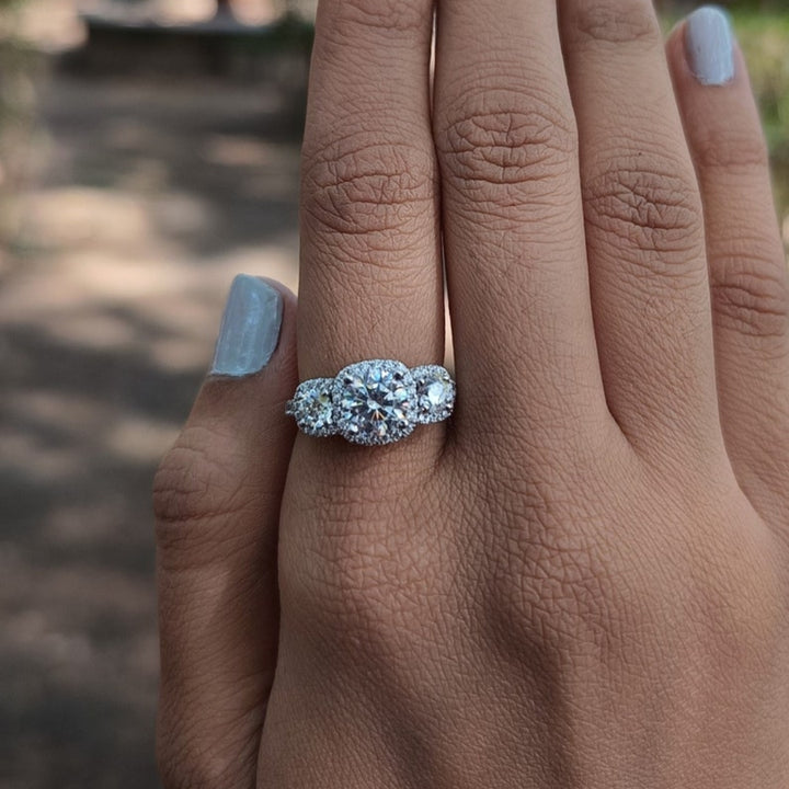 Adequately Round Cut Diamond Handmade Ring