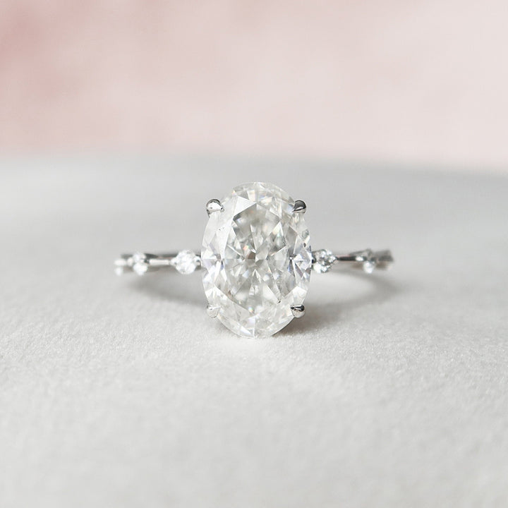 Exquisite Oval Cut Diamond Ring Handcrafted for the Modern Woman
