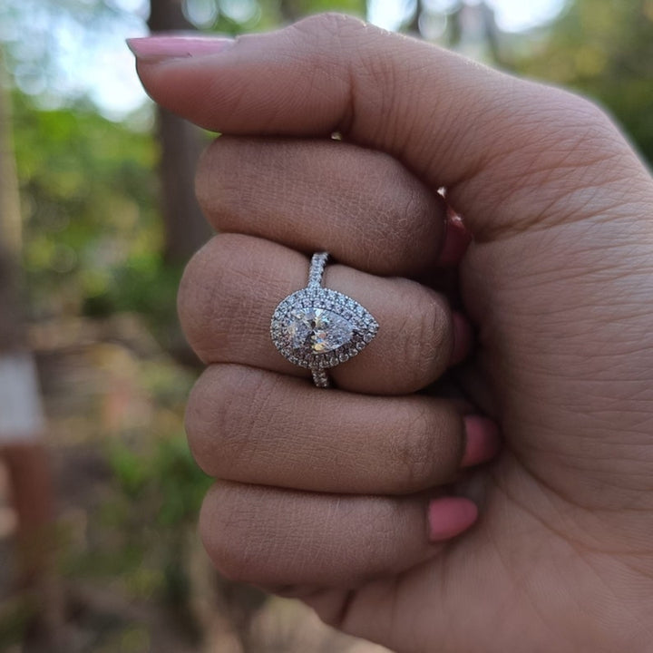 Commendable Pear Cut Diamond Handmade Ring