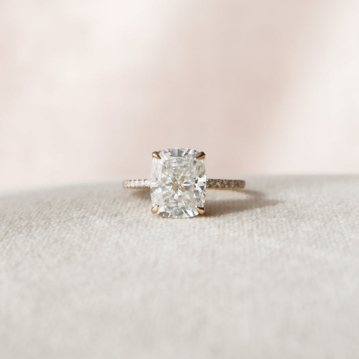 Resplendent-looking Cushion Cut Diamond Handmade Ring