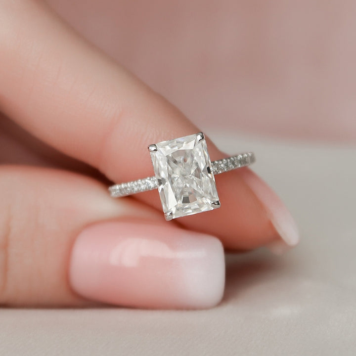 Radiant Cut Diamond Ring for an Unforgettable Engagement
