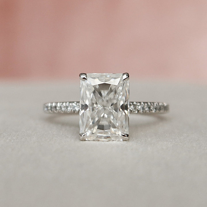 Radiant Cut Diamond Ring for an Unforgettable Engagement