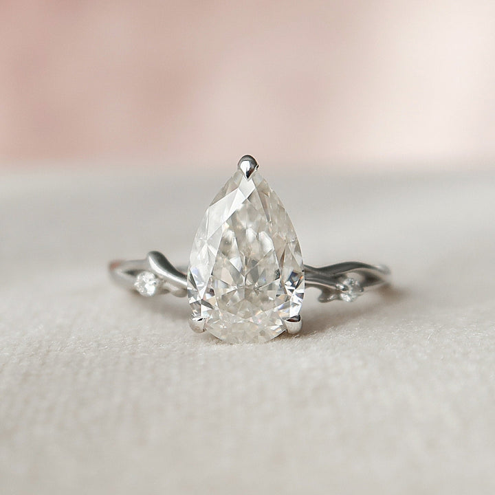 1.55 Pear Cut Moissanite Diamond Engagement Ring for Women