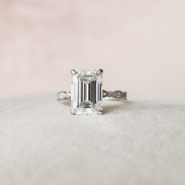 1.70 CT Emerald Moissanite Comfort-Fit Side Stone Wedding Ring
