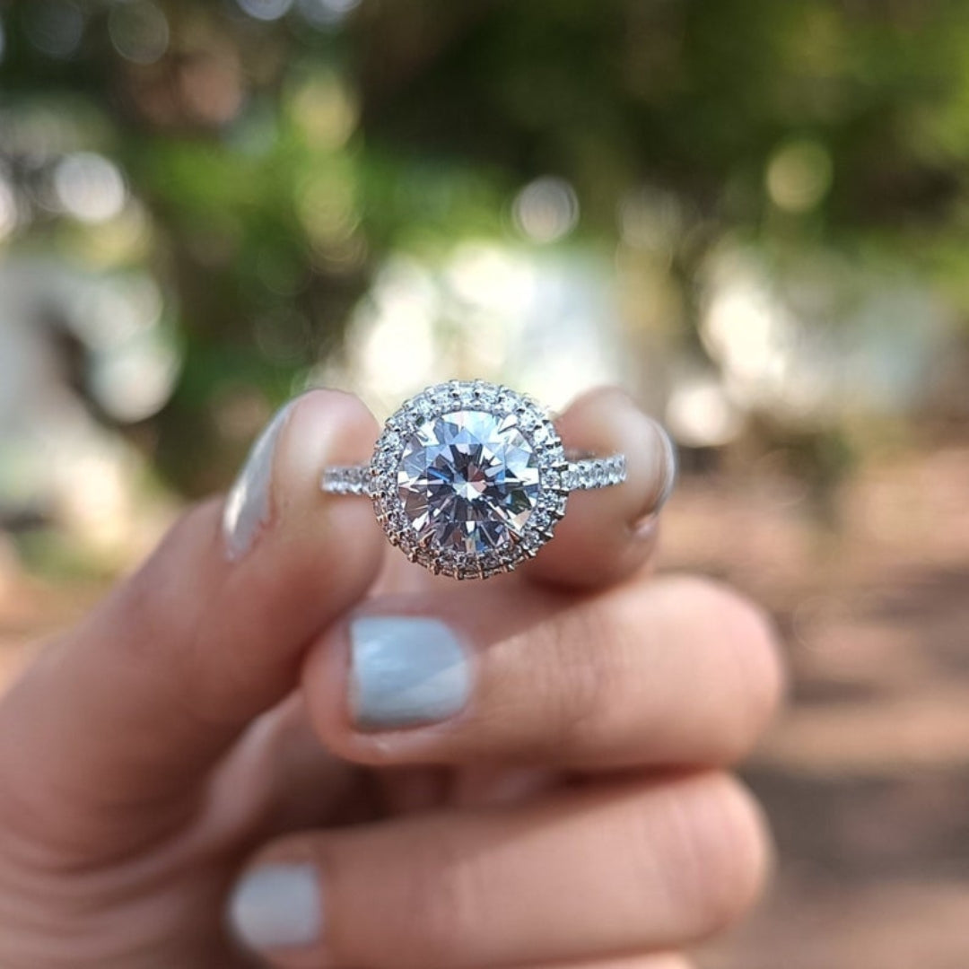 Iconic Round Cut Diamond Engagement Ring