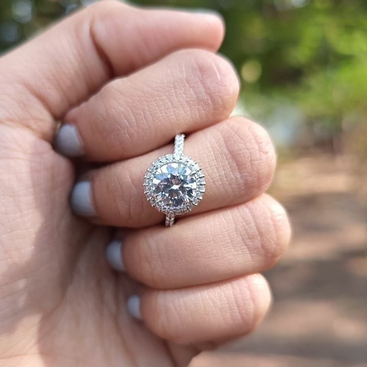 Iconic Round Cut Diamond Engagement Ring