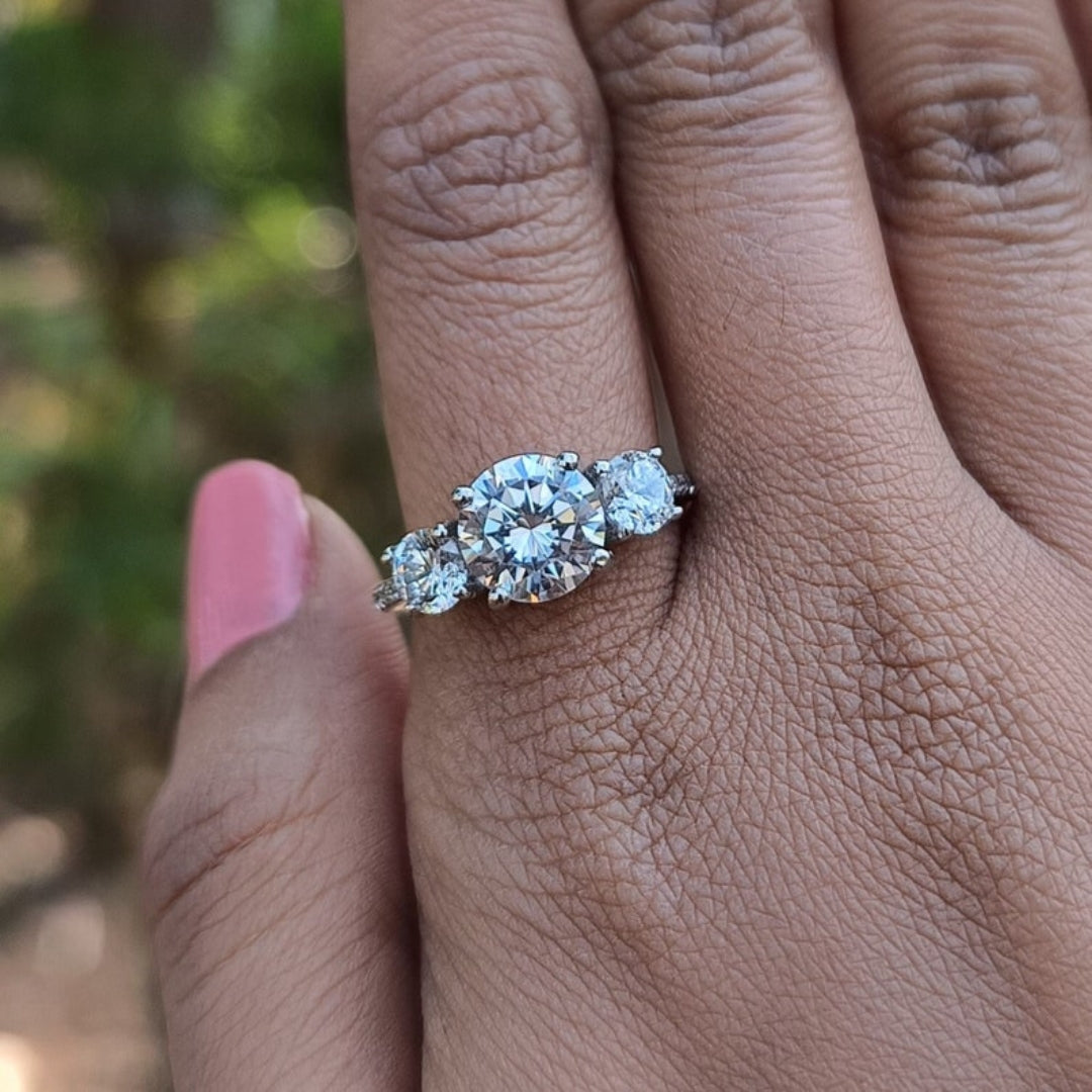 Circlet Round Cut Diamond Anniversary Ring