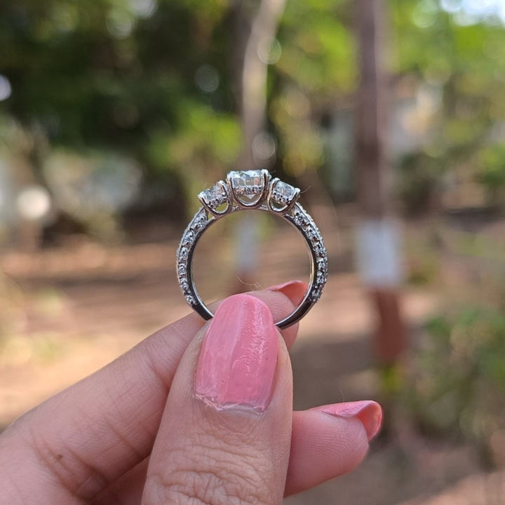 Luminary Round Cut Diamond Wedding Ring