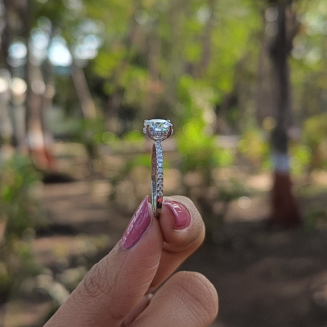 Bright Round Cut Diamond Handmade Ring