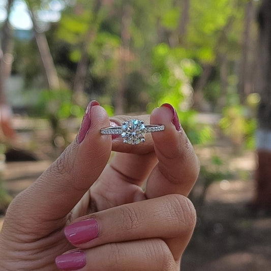 Bright Round Cut Diamond Handmade Ring