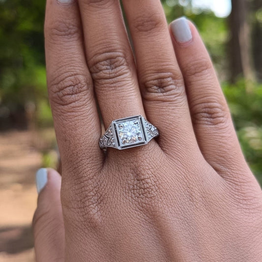 Dreamy Round Cut Diamond Wedding Ring