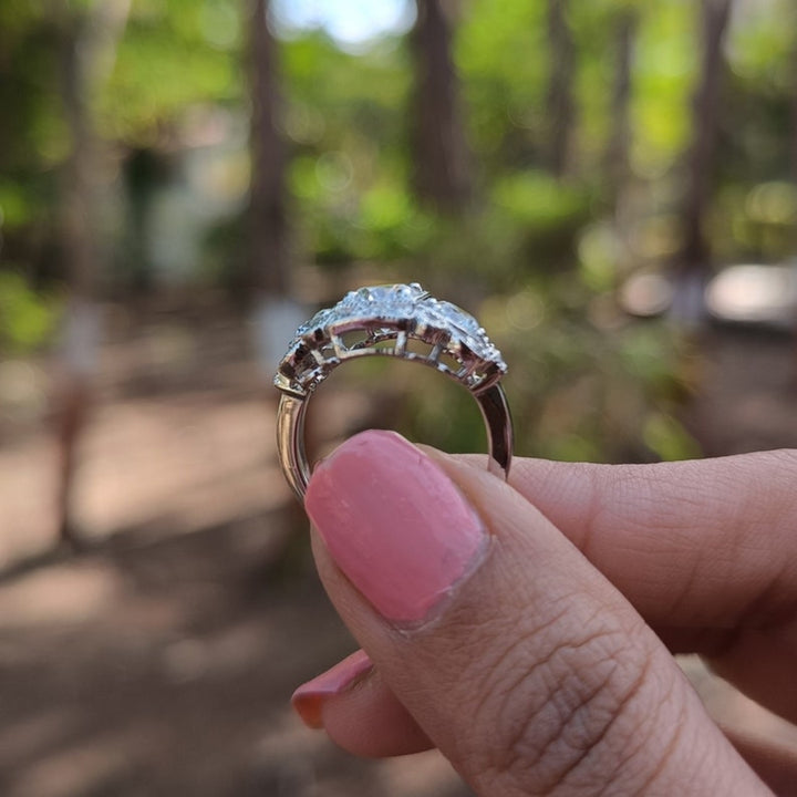 Unrivalled Round Cut Diamond Wedding Ring