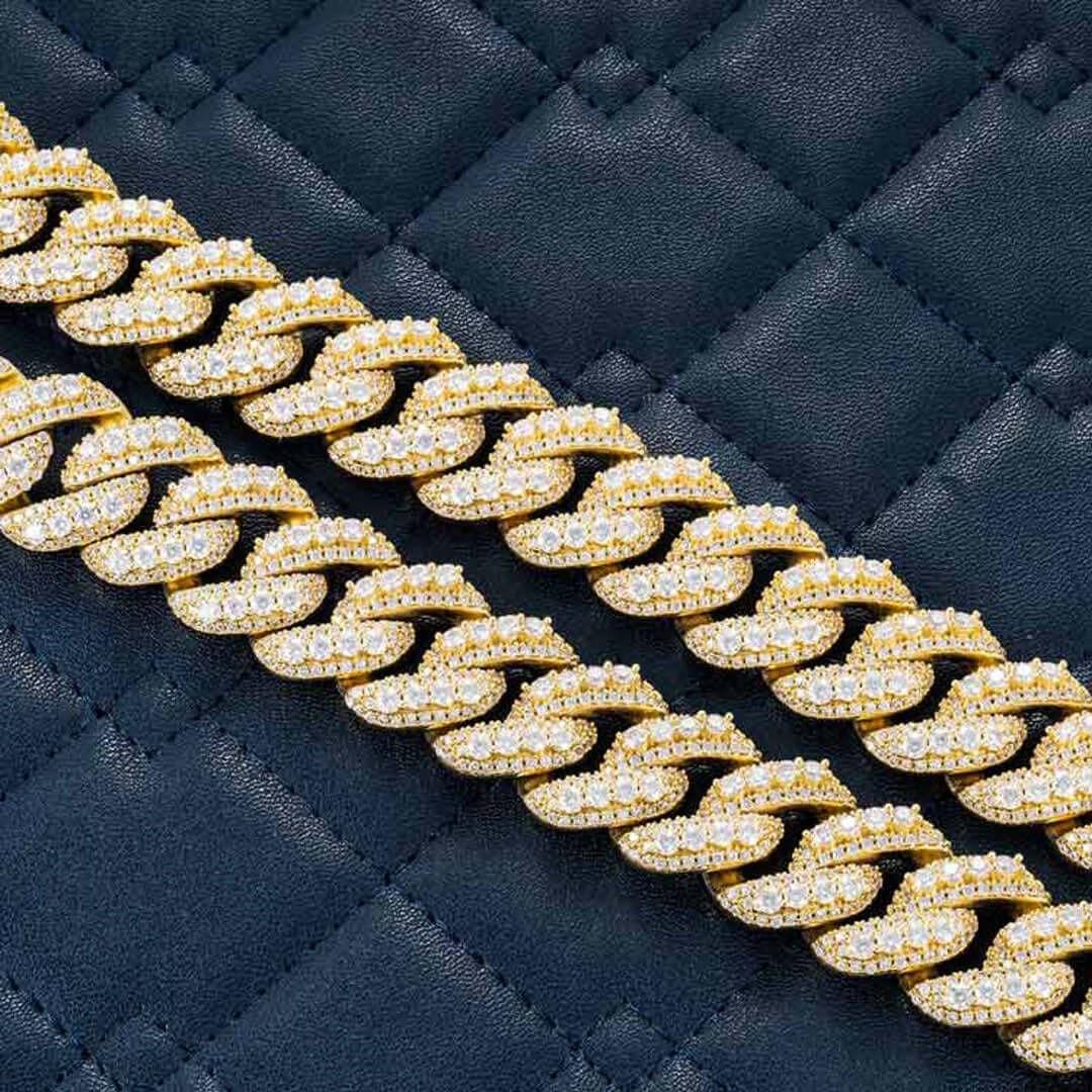 Round Moissanite Pavé Cuban Link Necklace in 14K Yellow Gold Detailed Diamond View